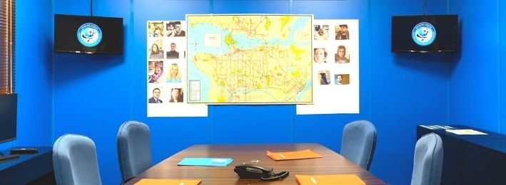Bureau de salle de réunion avec map monde au mur